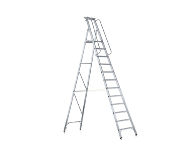 Z600-Flanged-stepladder-with-treads-large-platform-and-storage-surfaceNEW
